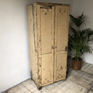 Vestiaire en bois