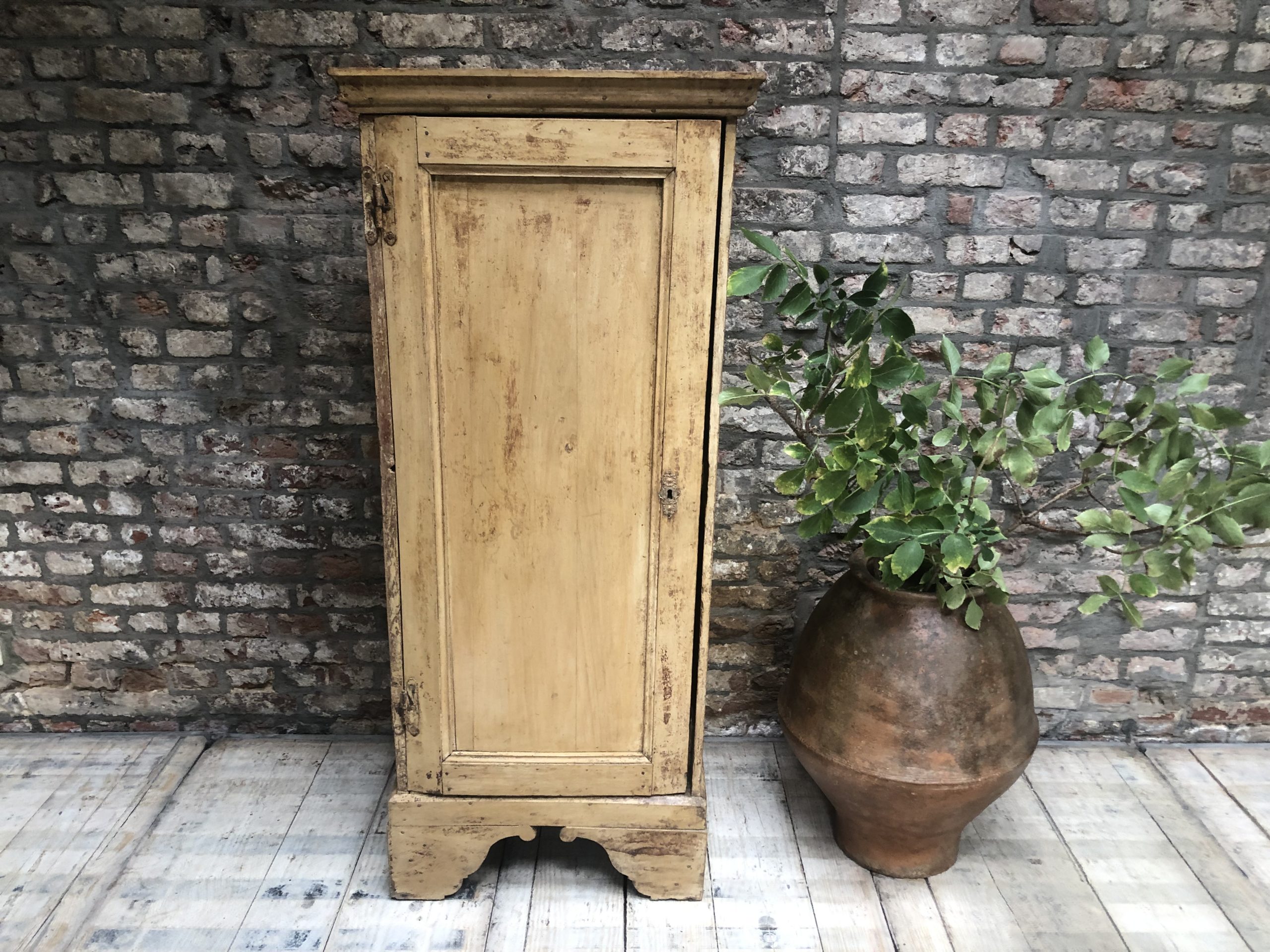 Armoire patinée