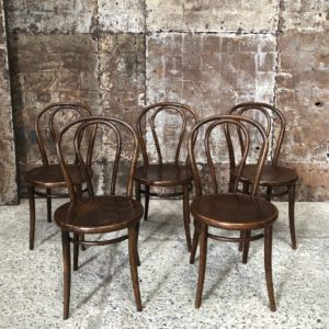 Anciennes chaises bistrot