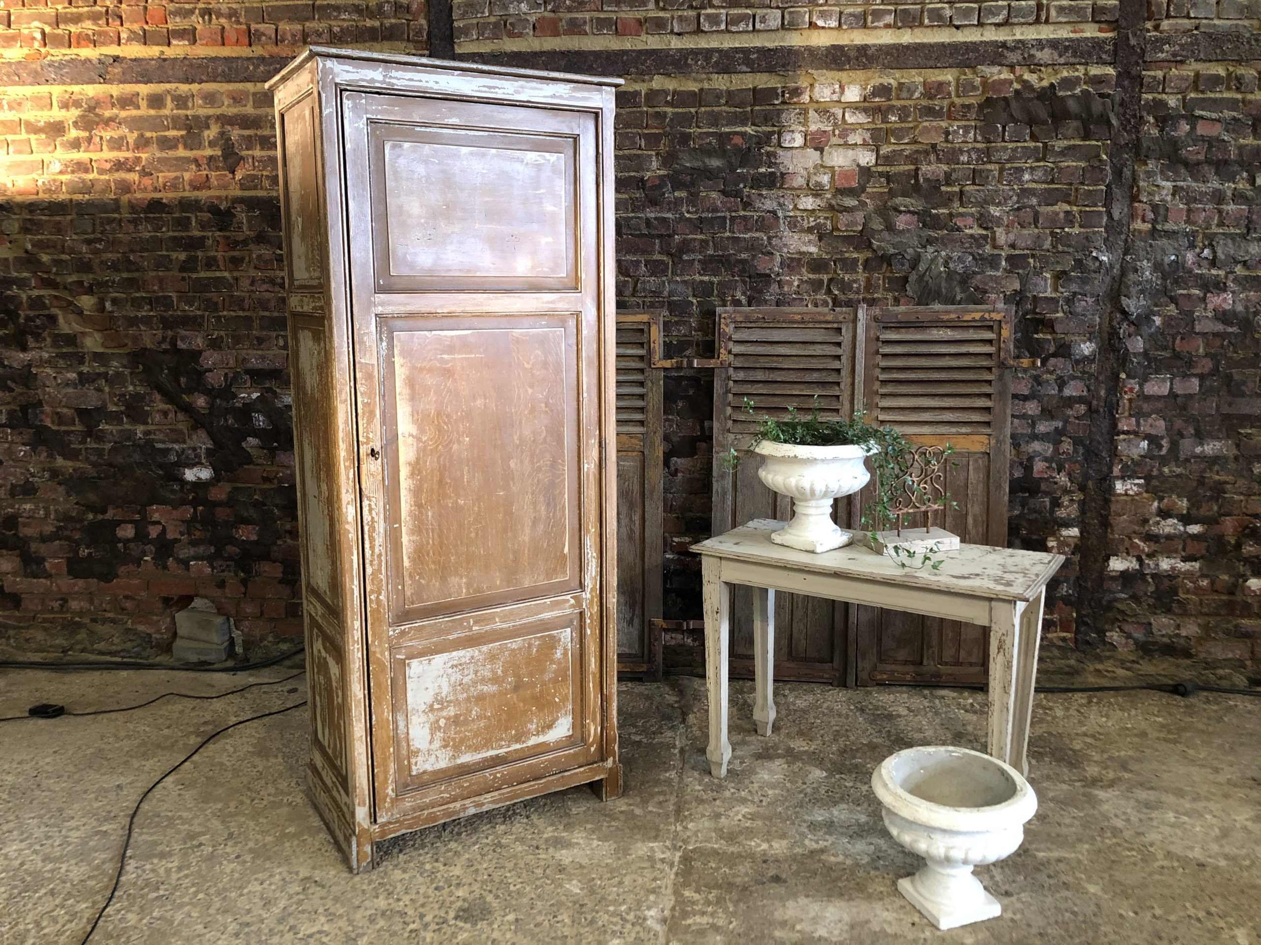 Armoire en bois