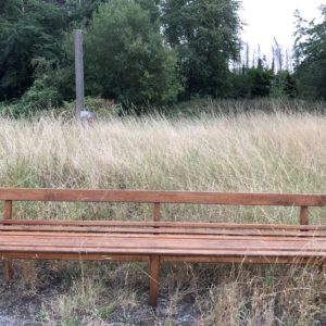 ancien banc en bois de bistrot