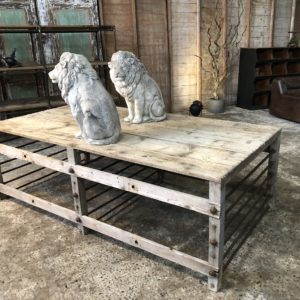 Table de métier en bois clair