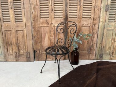 Chaise en métal