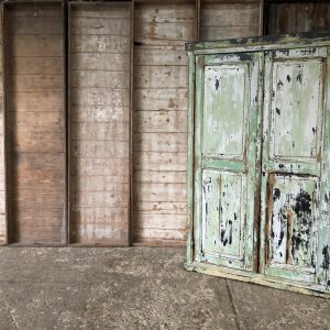 Ancienne armoire bois patinée