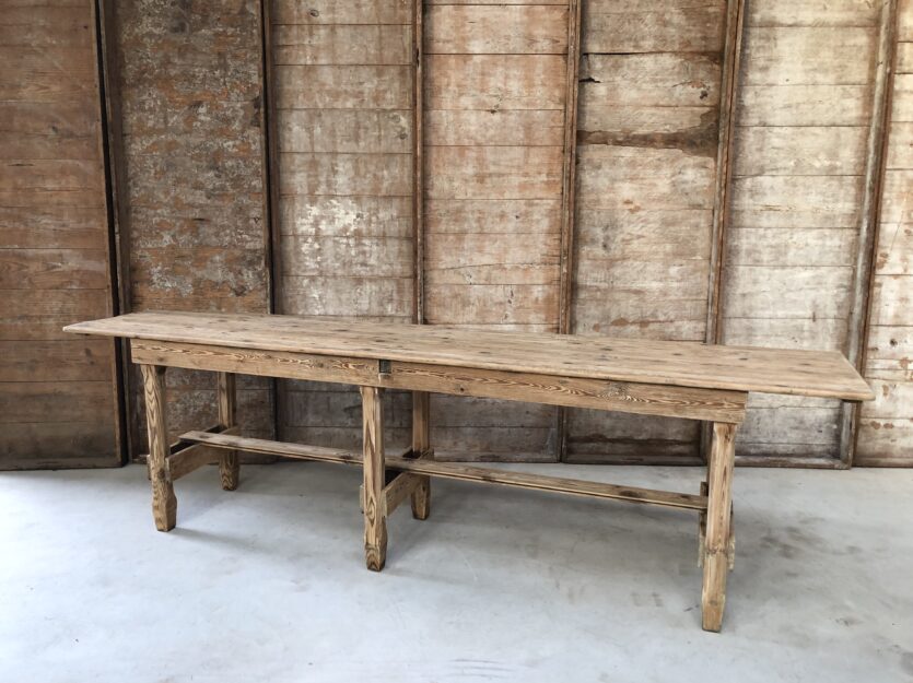 Console en bois clair