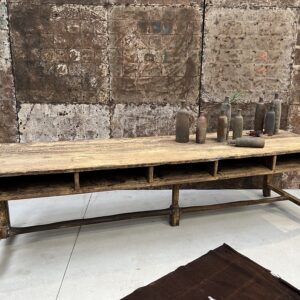Ancienne table de couvent en bois patiné