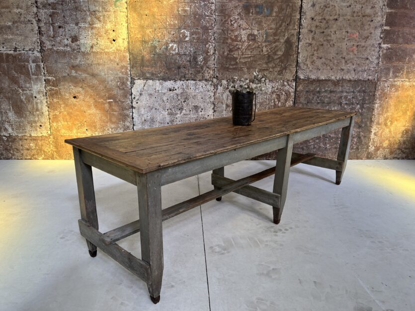 Ancienne table de tannerie