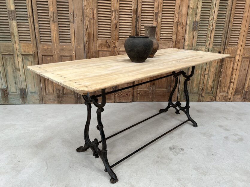 Table de cuisine pied en fonte