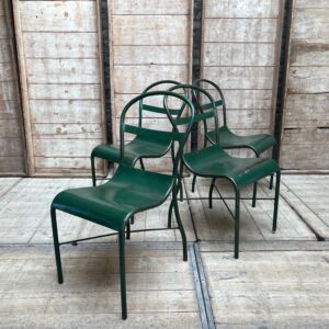 Chaises parisiennes - chaises vertes en métal - chaises de terrasse