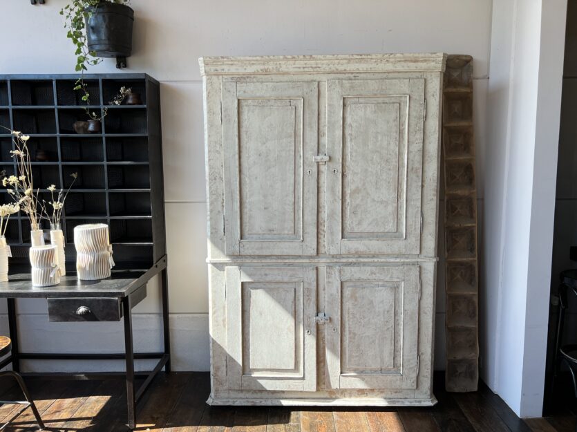 Armoire patinée