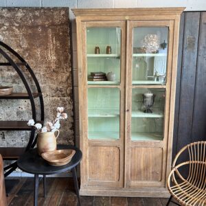 Ancienne armoire vitrée en chêne massif année 1950