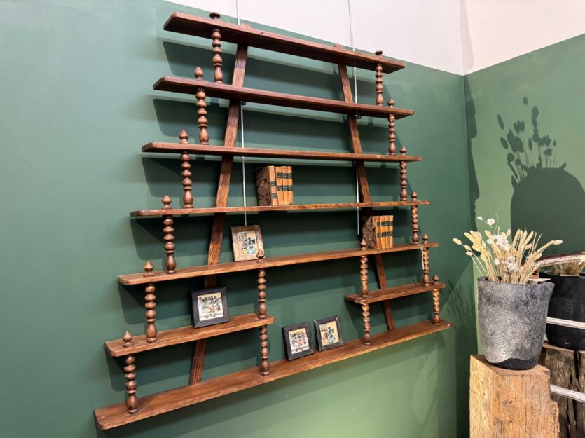 Ancien verrier de bistrot en bois tourné
