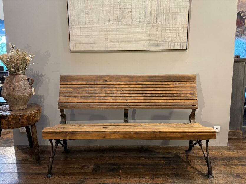 Banc de style industriel