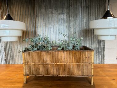 Jardinière en rotin vintage