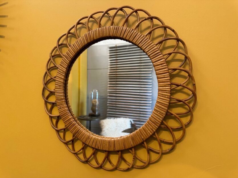 Charmant  miroir vintage en rotin