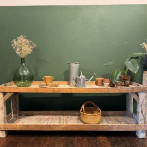 Table de fleuriste à deux niveaux, meuble de métier patiné