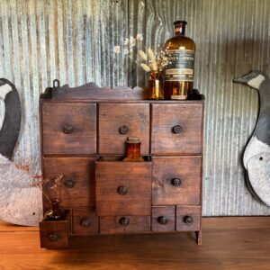 Ancien petit meuble en bois à tiroirs à poser ou a suspendre