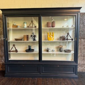 Vitrine de Musée qui Marque les Esprits – Élégance, Rangement et Exposition Réinventée