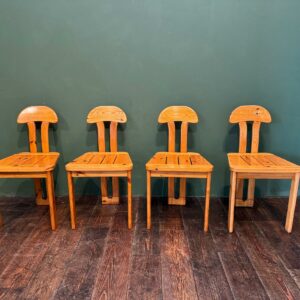 Ensemble de 4 chaises brutalistes en pitchpin - chaises de salle à manger