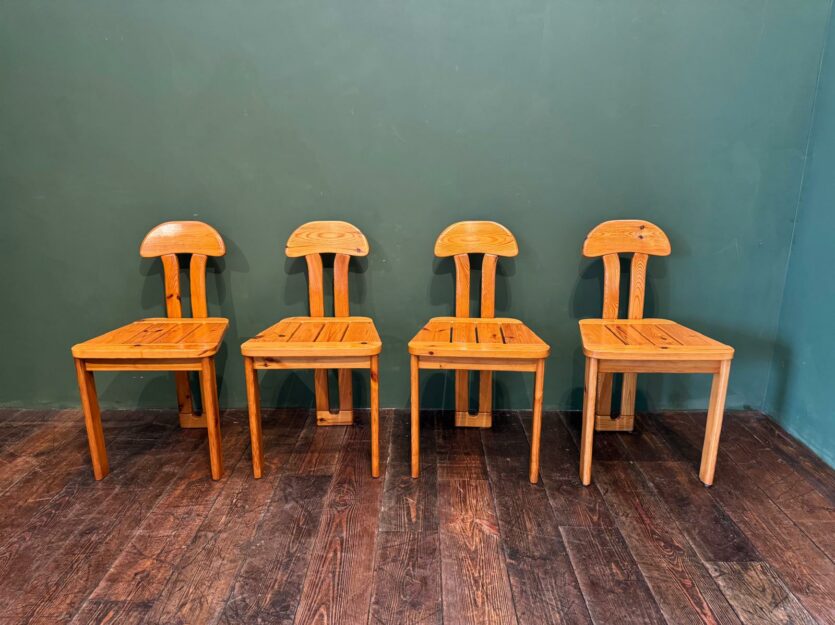 4 chaises brutalistes