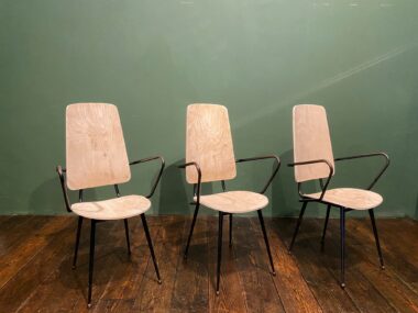Chaises avec accoudoirs