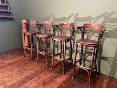 Tabouret de bar avec accoudoir