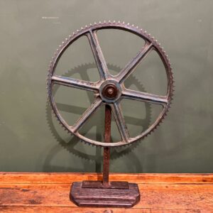 Ancienne roue de machinerie B