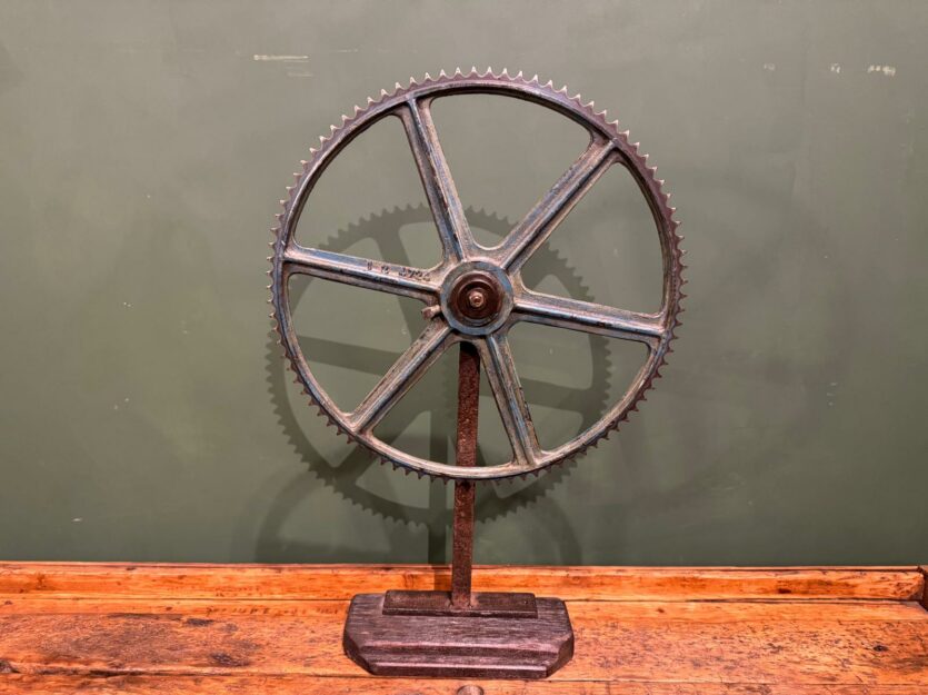 Ancienne roue de machinerie B