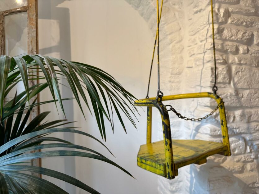 Nacelle de manège jaune